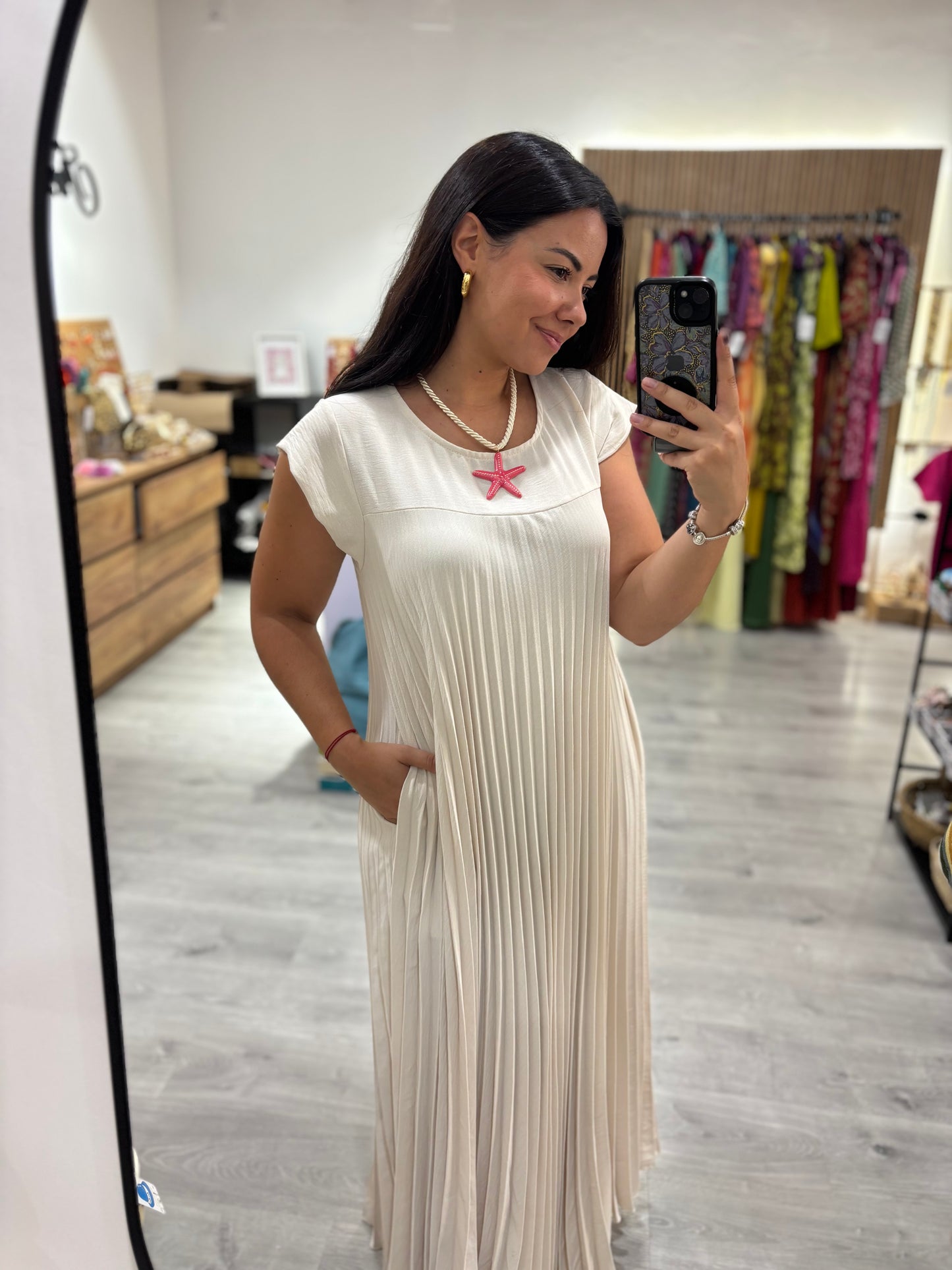 Vestido plisado beig