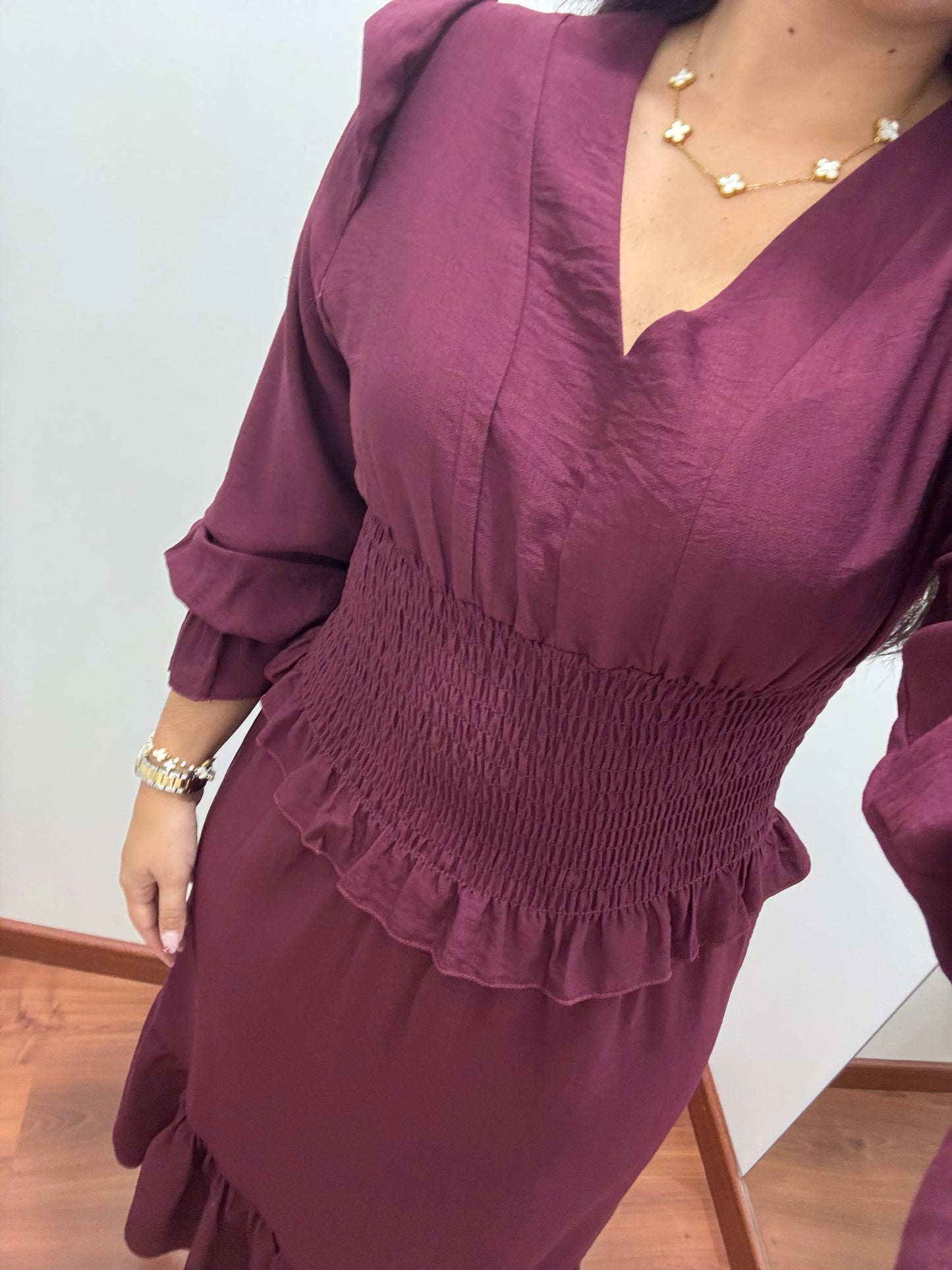 Vestido volante burdeos