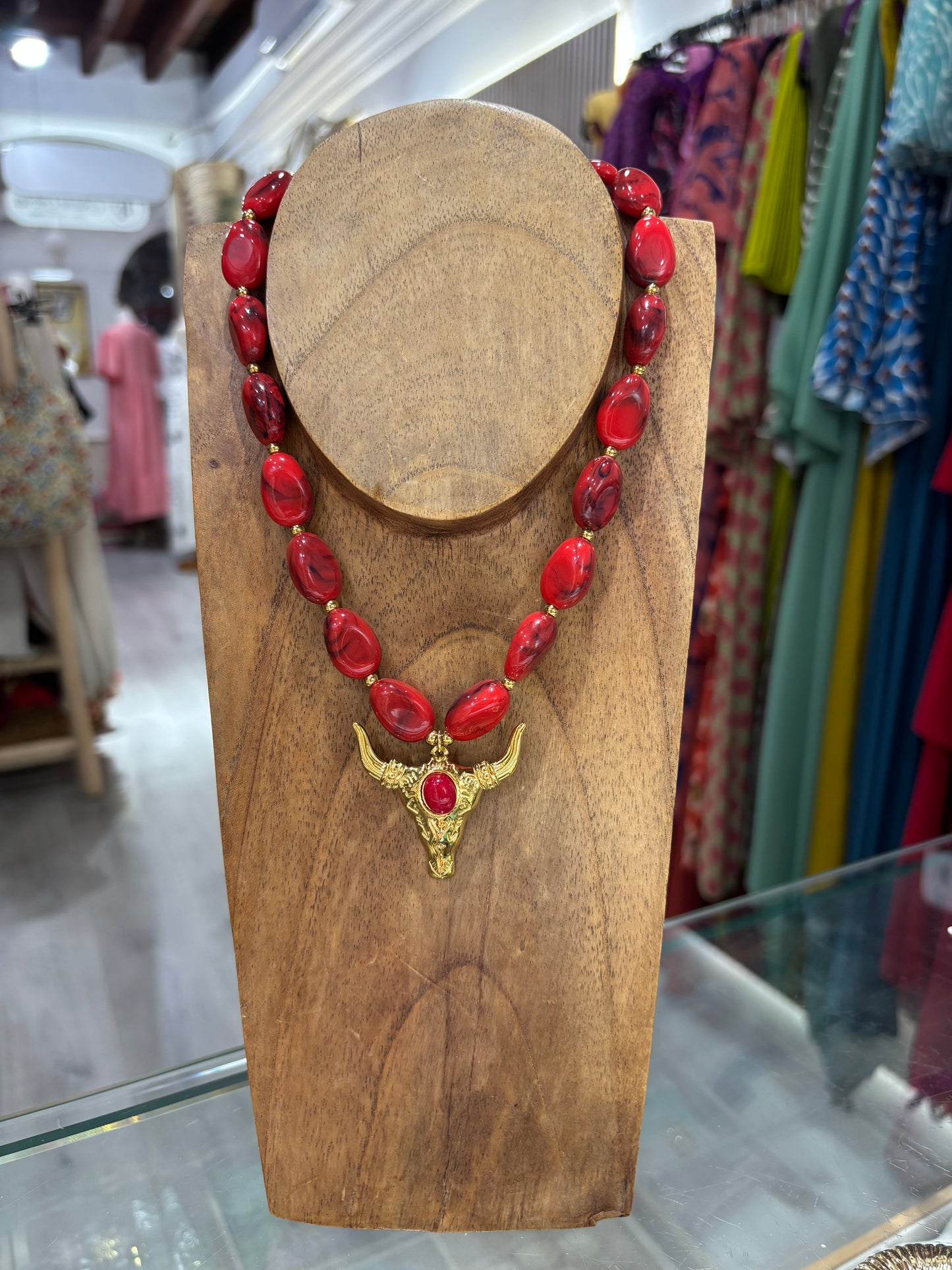 Collar búfalo rojo