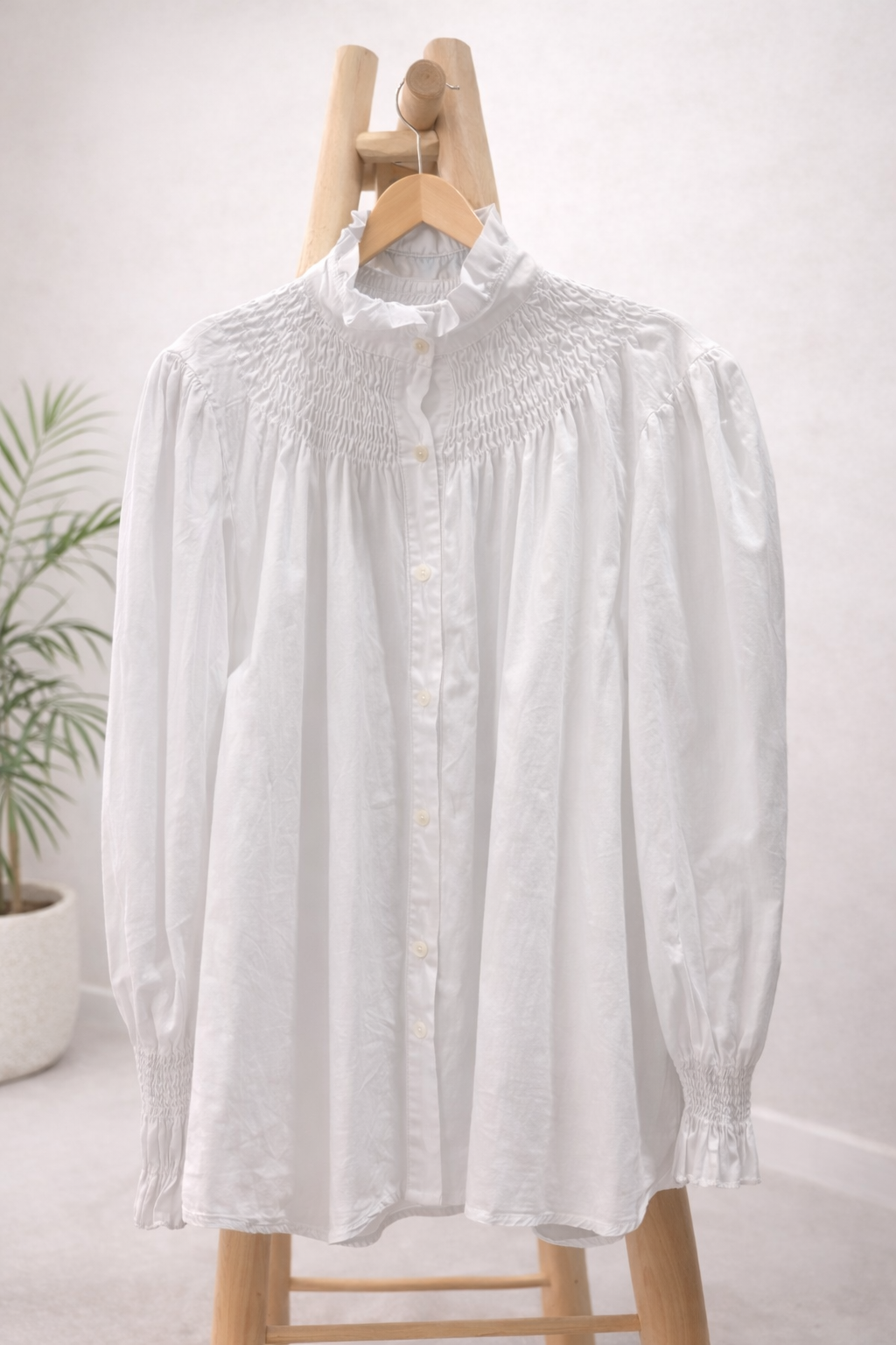 Blusa cuello blanca