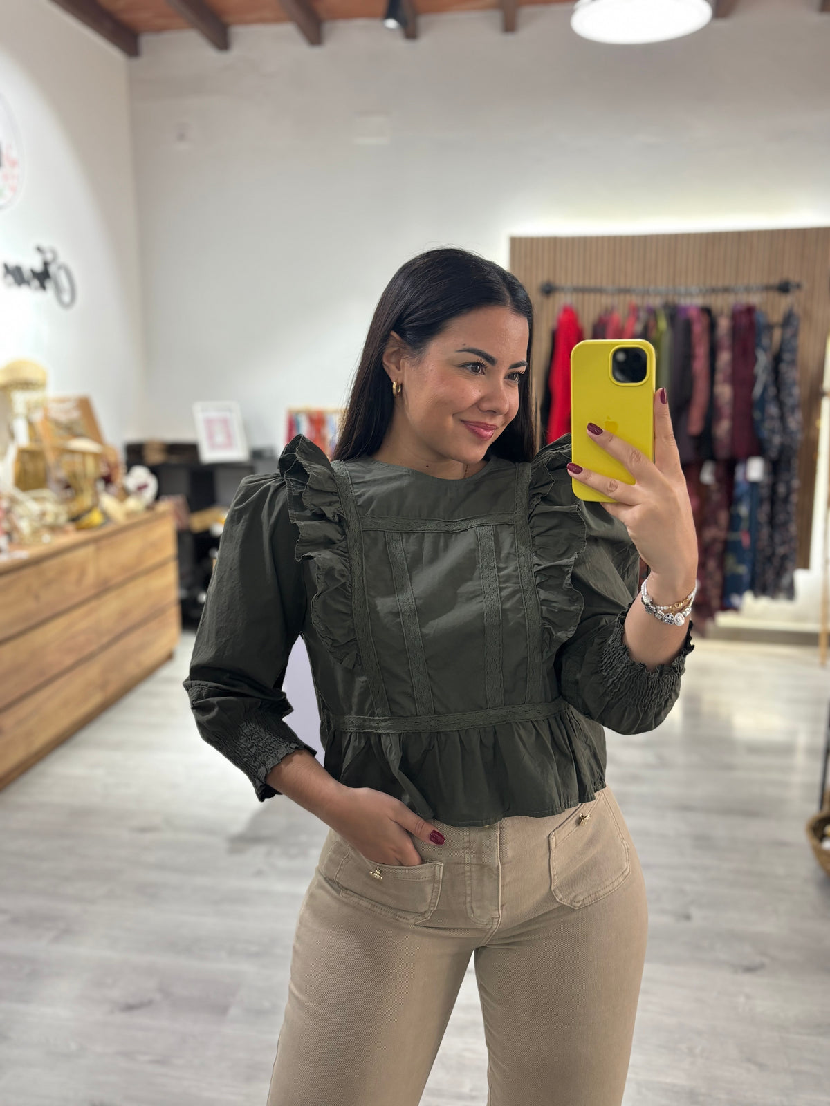Blusa volantes cortita