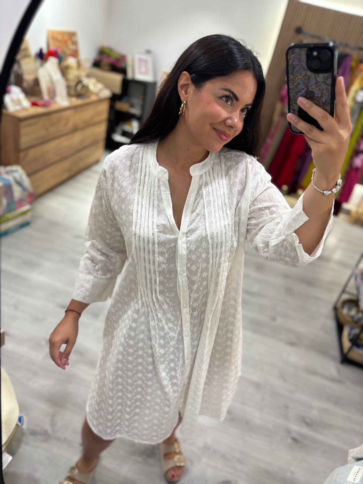 Camisola blanca perforada