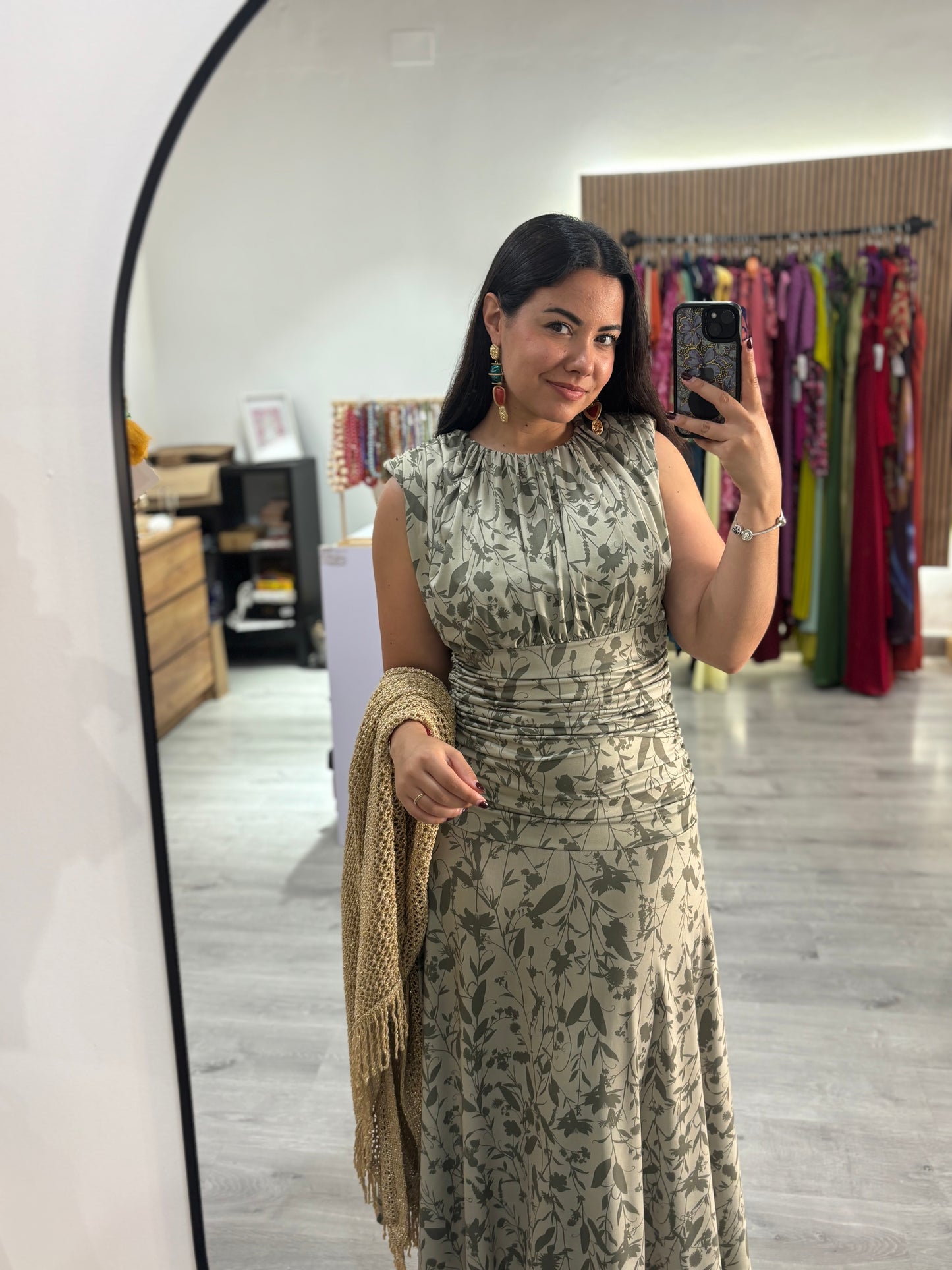 Vestido flor hombrera