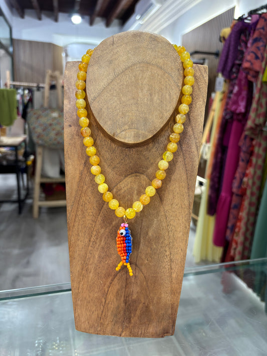 Collar abalorio amarillo