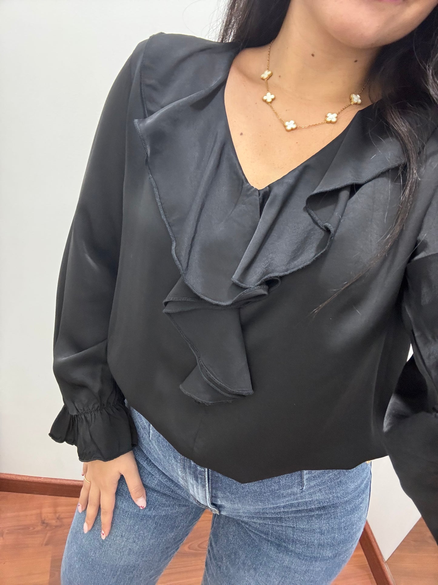 Blusa satén negro
