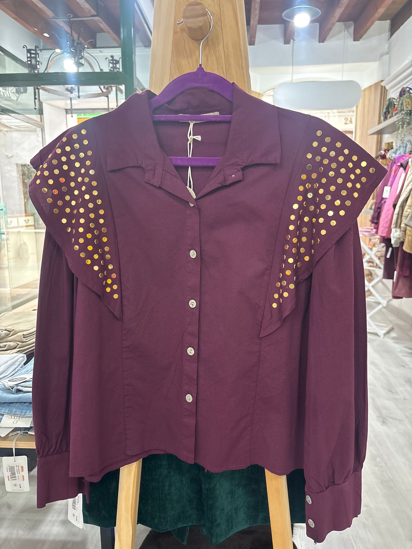 Camisa tachas volante