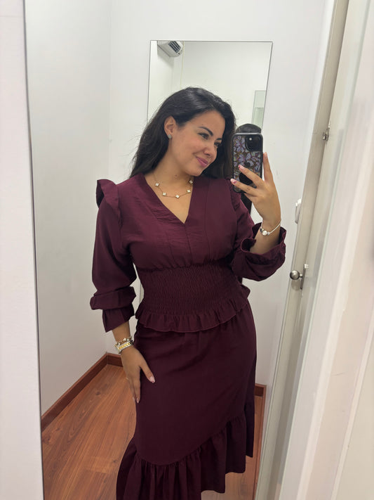 Vestido volante burdeos