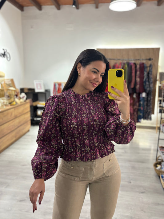 Blusa flor berenjena