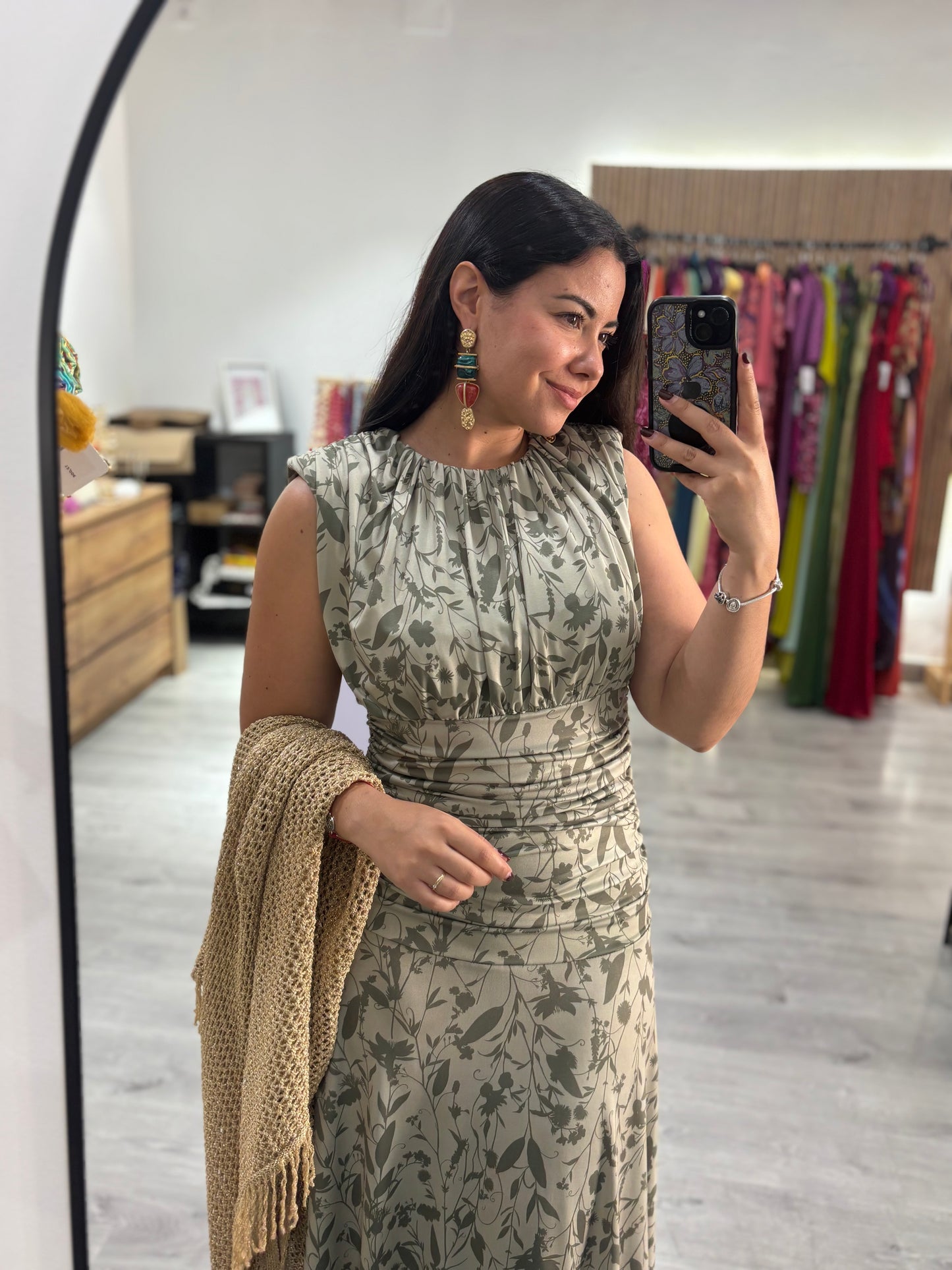 Vestido flor hombrera