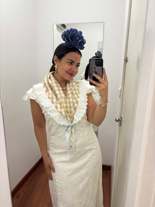 Bata perforada blanca