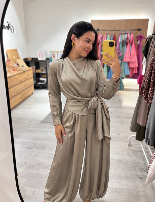 Conjunto satinado lazo