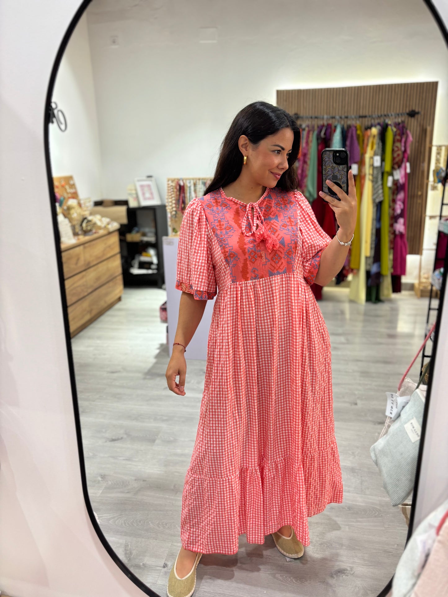 Vestido Luna bordado coral