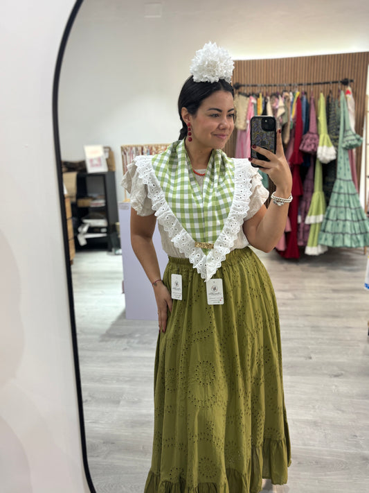 Falda perforada verde