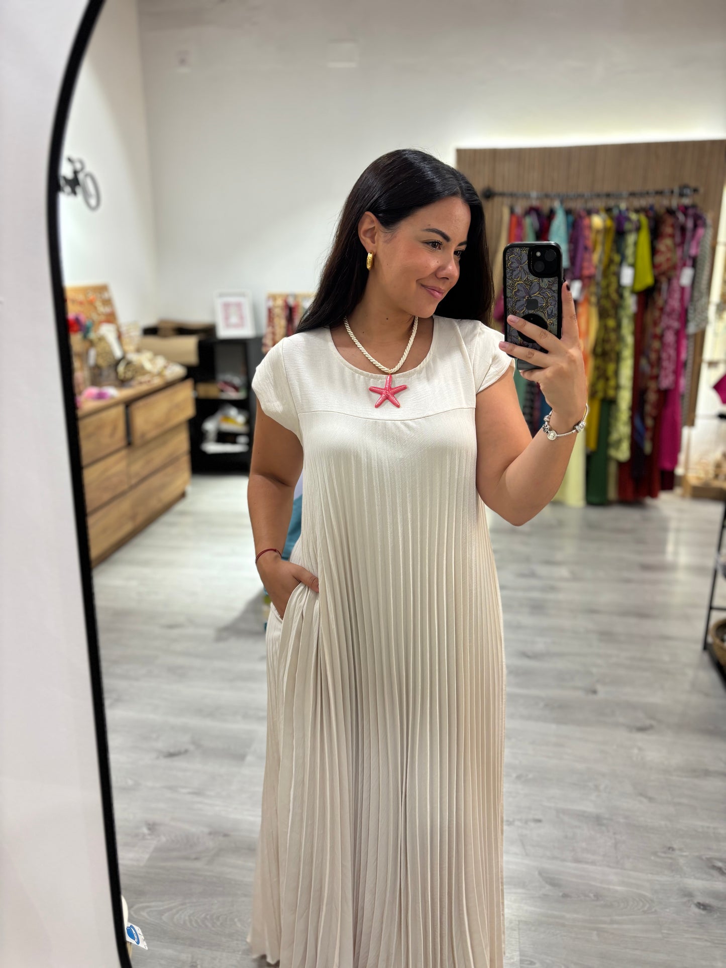 Vestido plisado beig