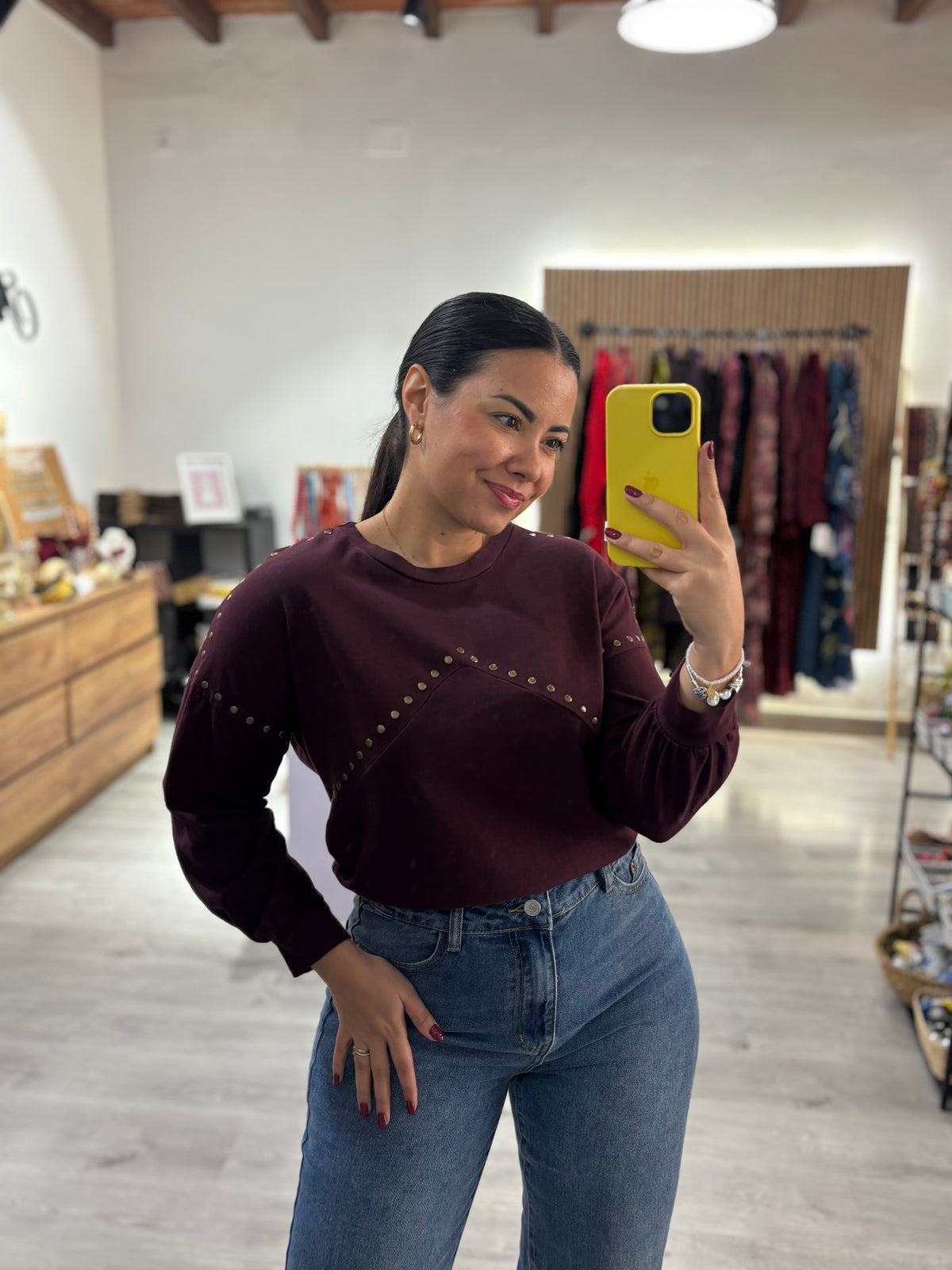 Sudadera tachuelas