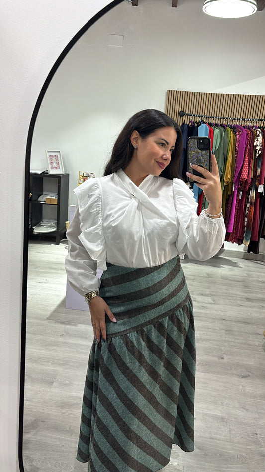 Falda raya asimétrica