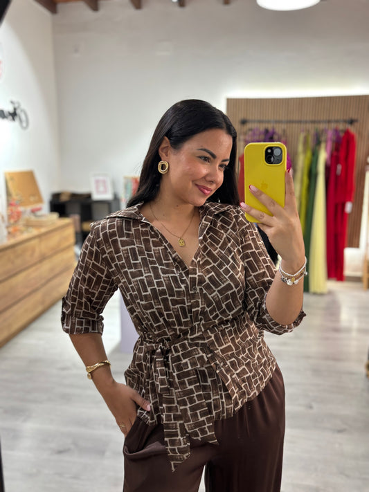 Blusa estampada cruzada