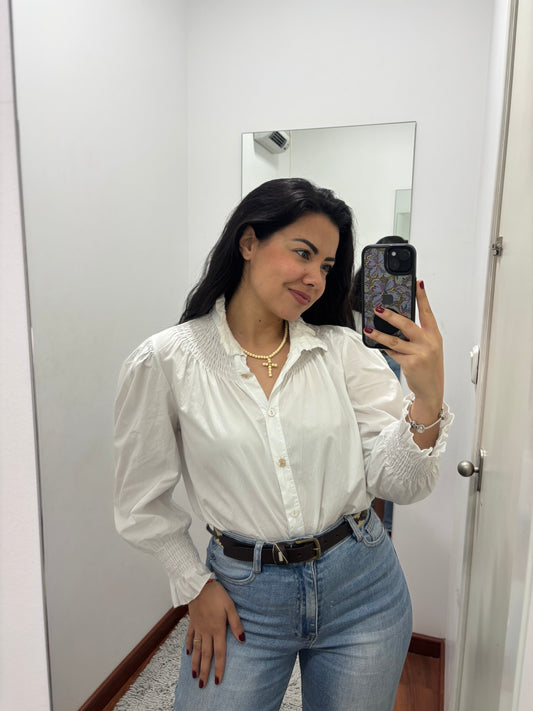 Blusa cuello blanca