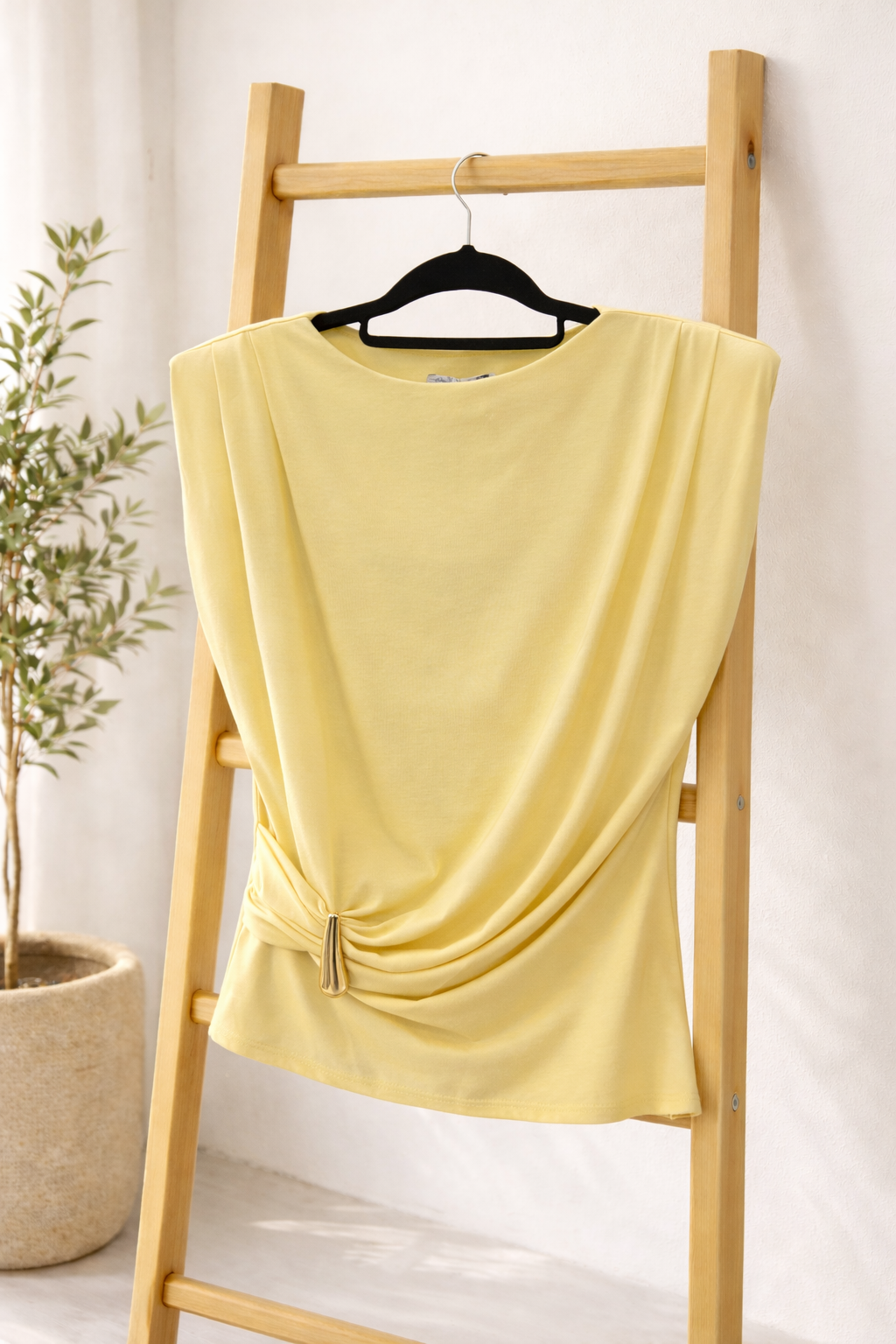 Top hombreras drapeado amarillo