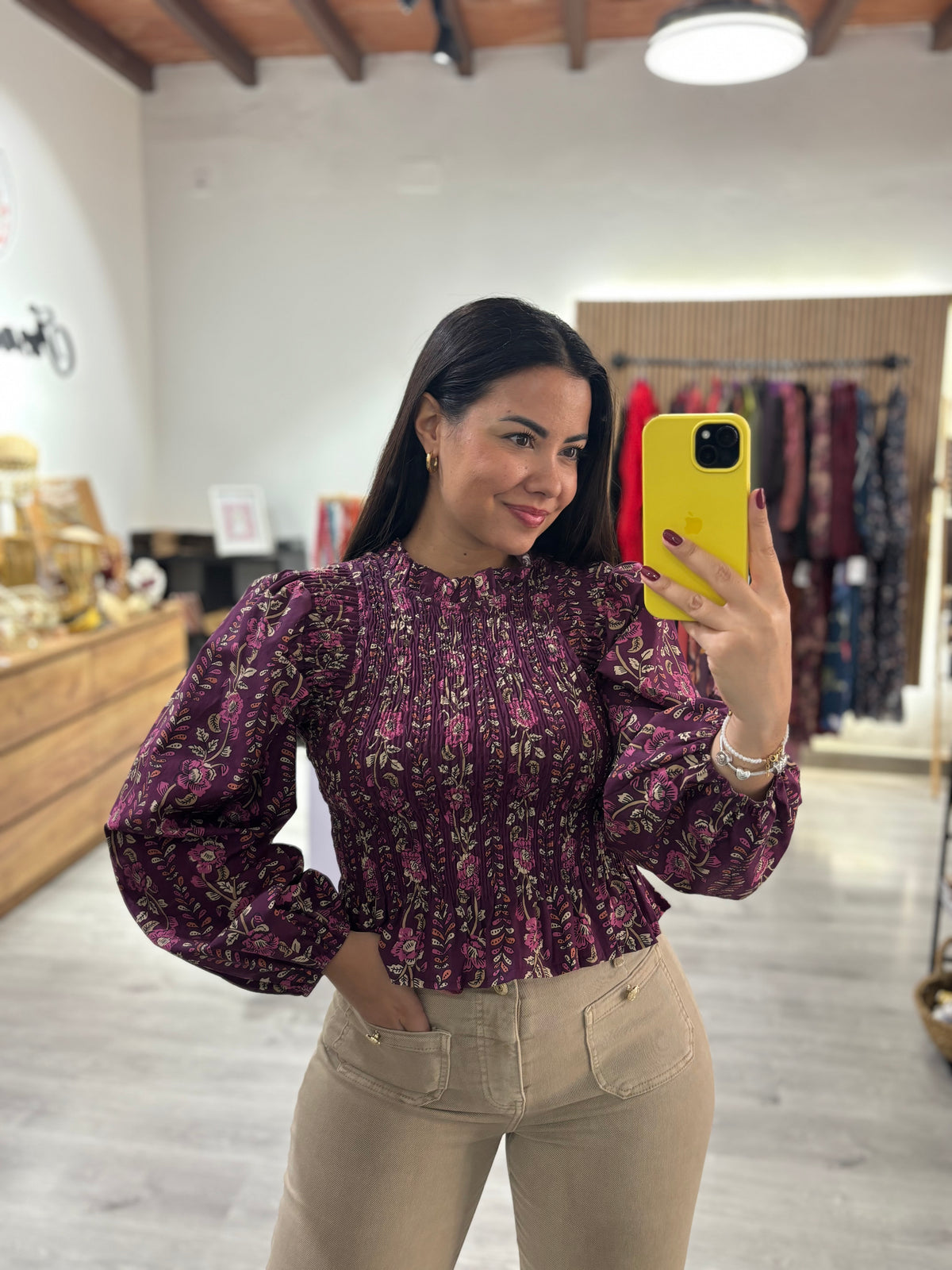 Blusa flor berenjena