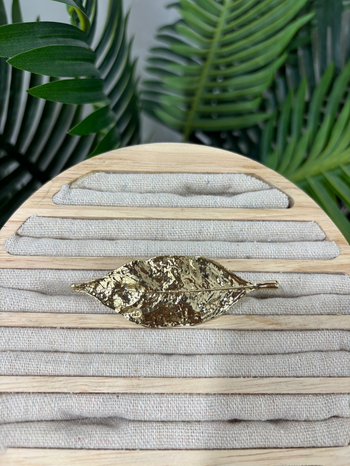 Broche hoja