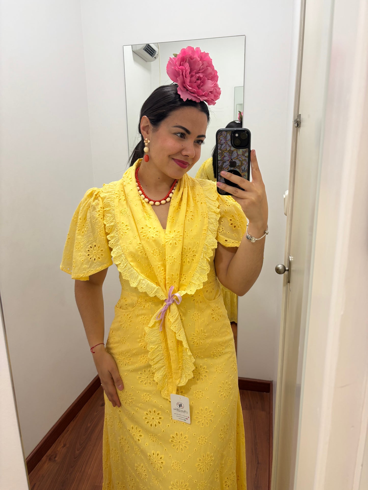 Bata perforada amarilla