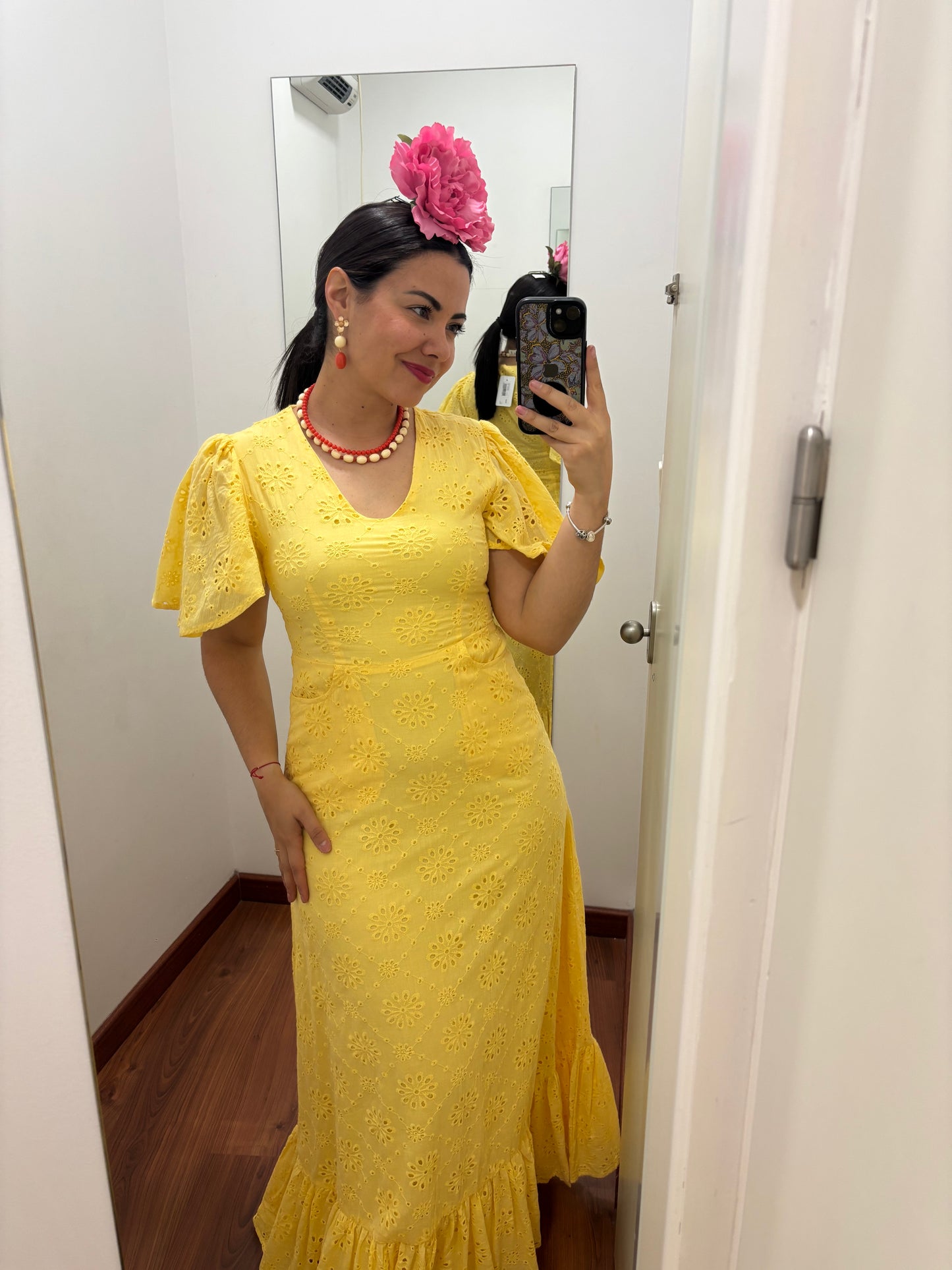 Bata perforada amarilla