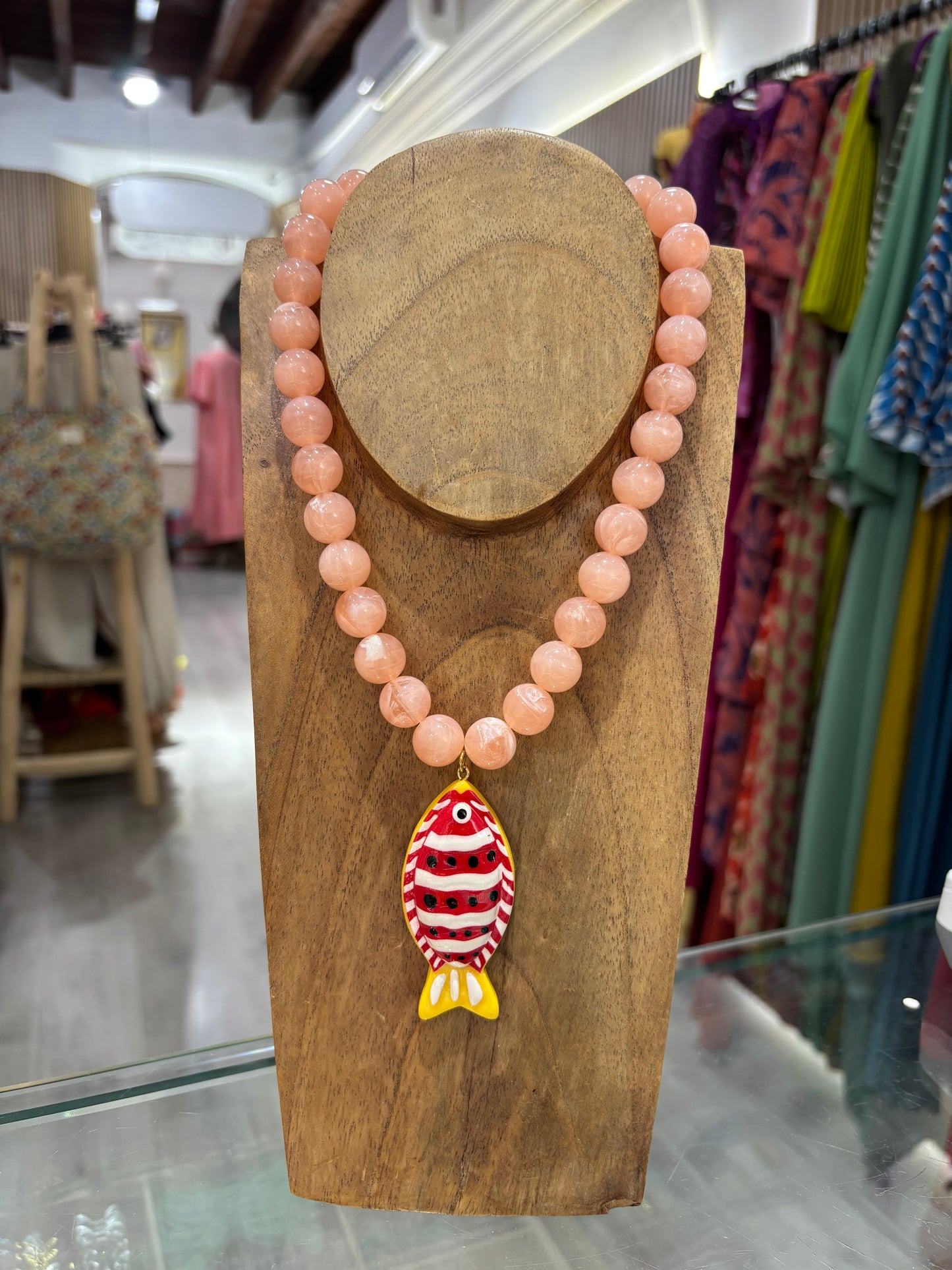 Collar peces coral