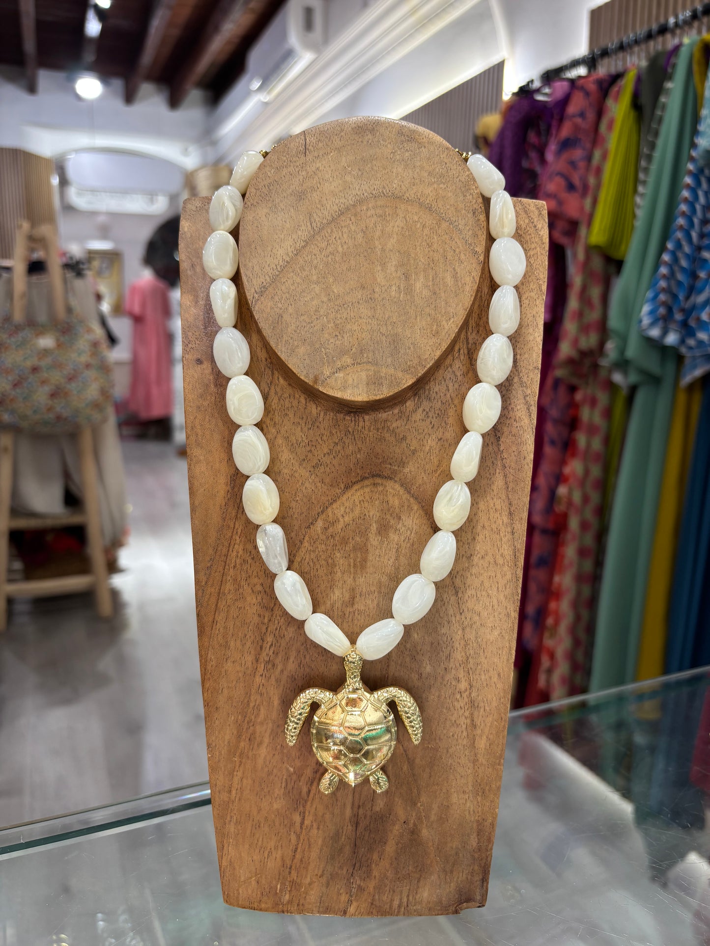 Collar tortuga blanco