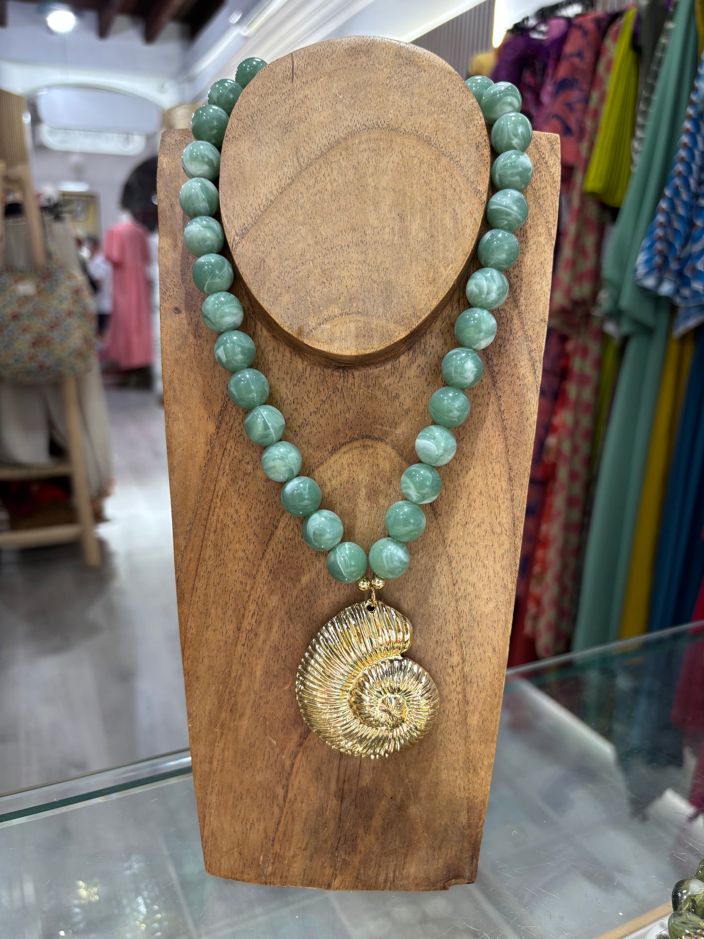 Collar caracola verde