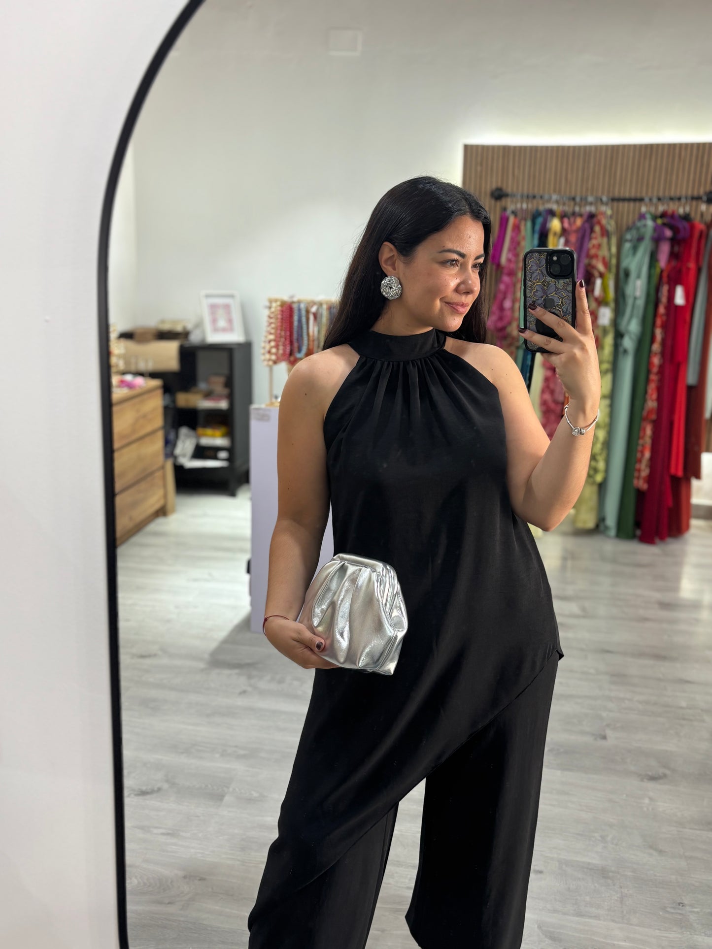 Conjunto asimetrico negro