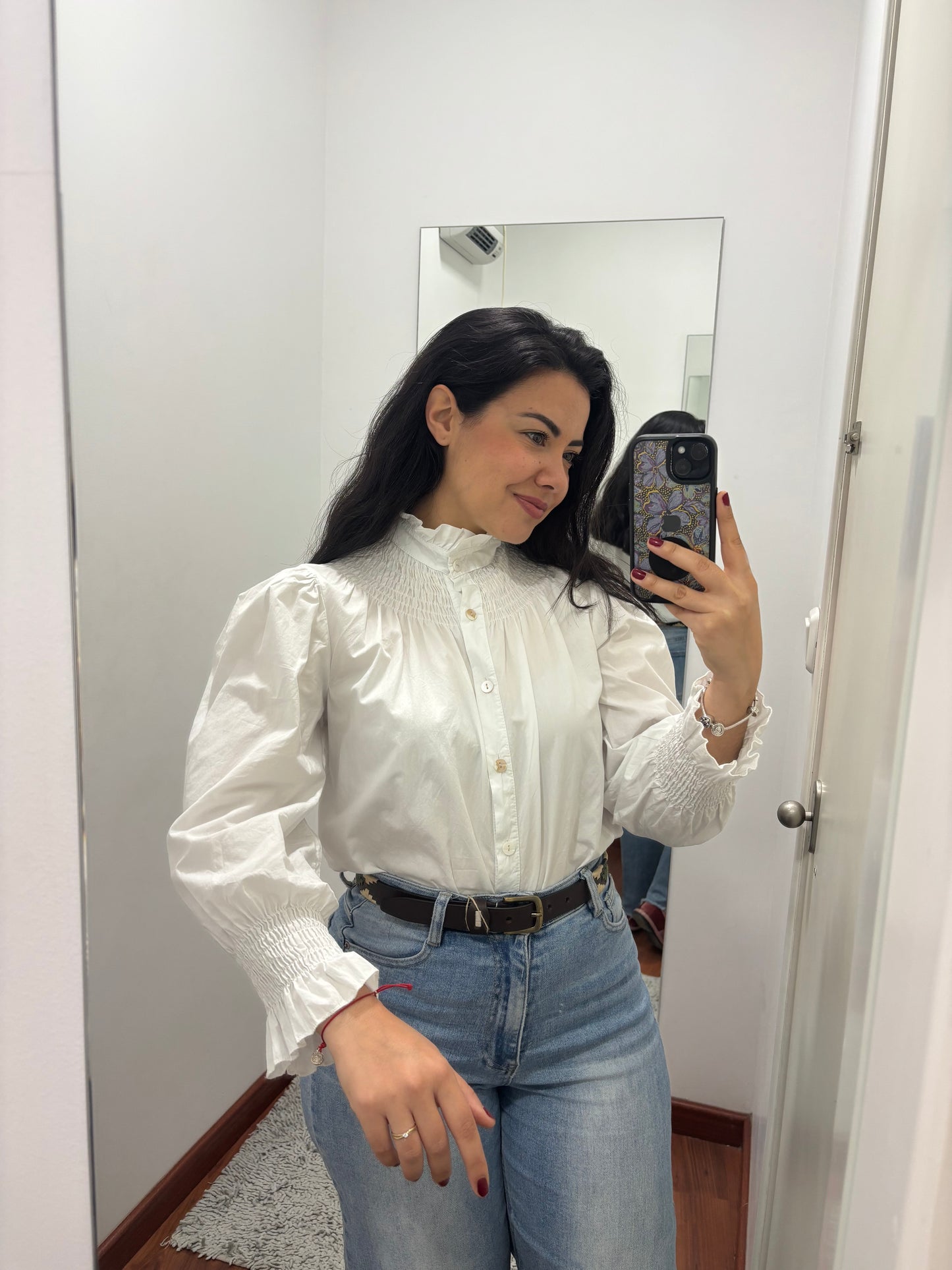 Blusa cuello blanca